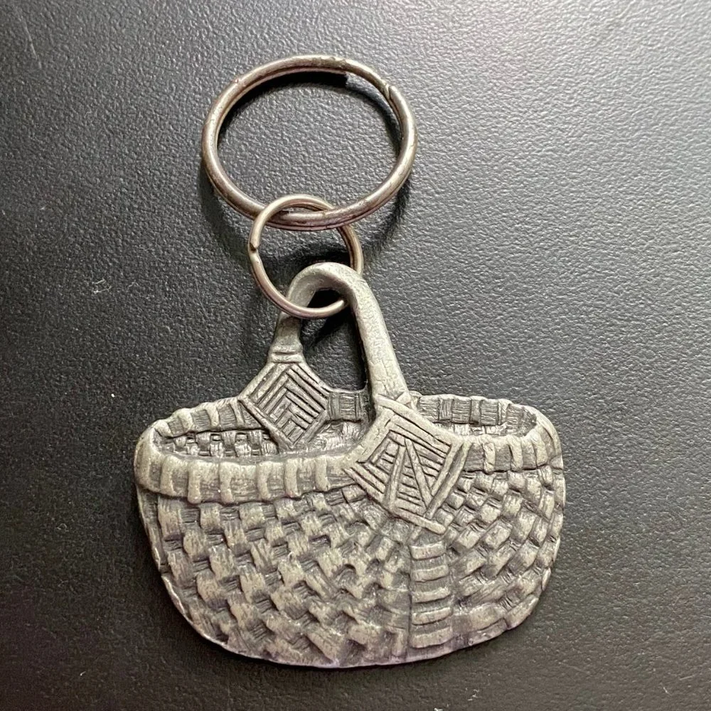 Nice  Pewter  Basket  Shape  Keychain  Key  Chain - Picture 1 of 3